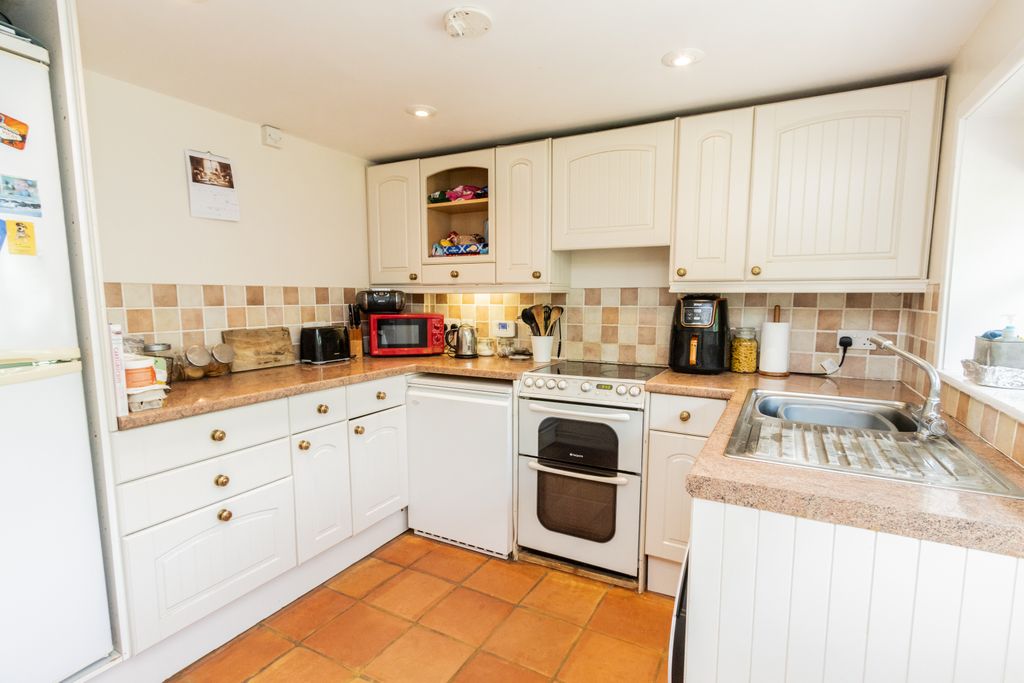 Property photo 3 of 7 Img_1907
