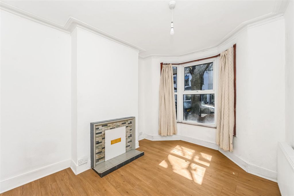 Property photo 2 of 20