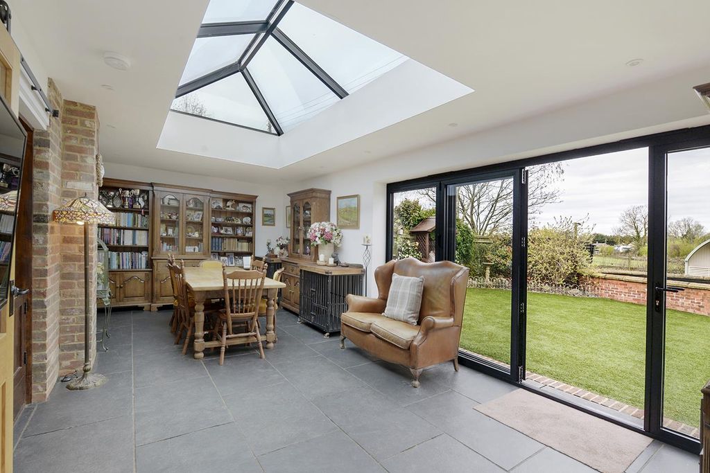 Property photo 2 of 34 Wingrove13.Jpg