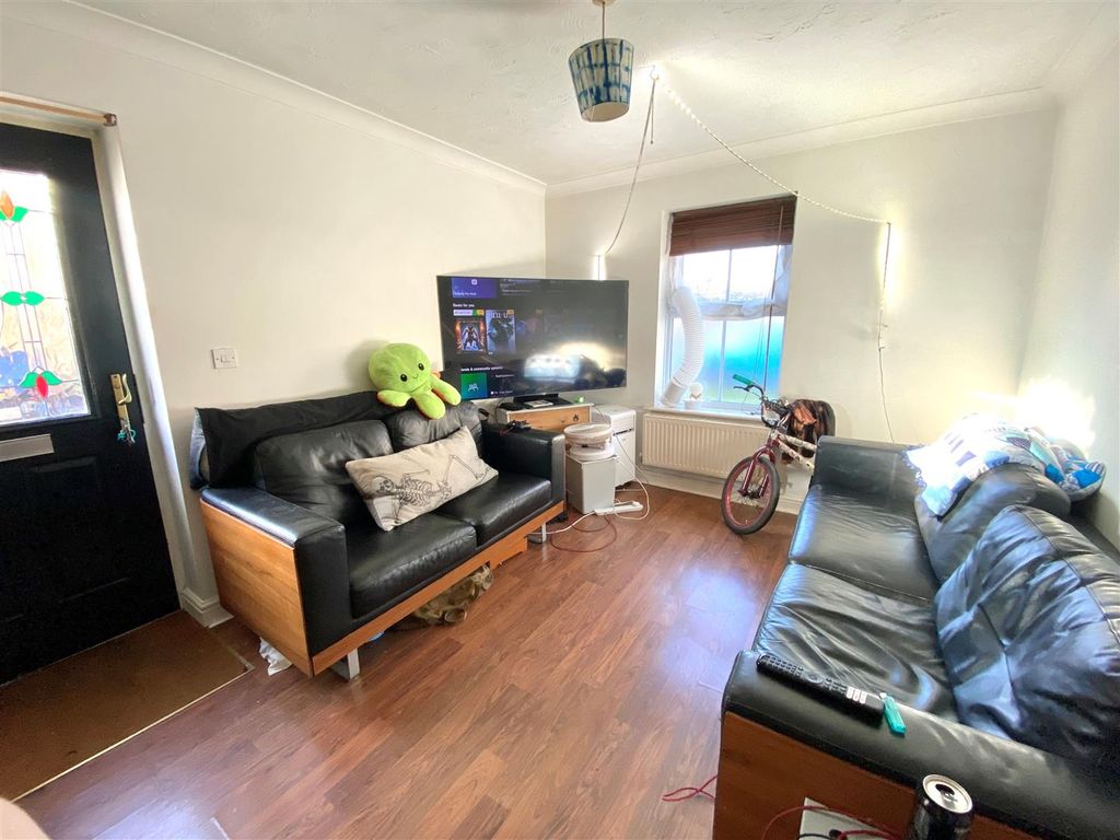 Property photo 3 of 8 3.Jpg