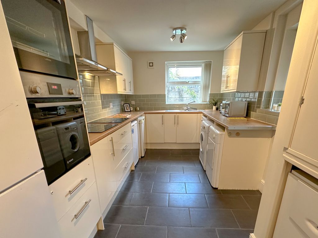 Property photo 3 of 6 76 Jubilee10