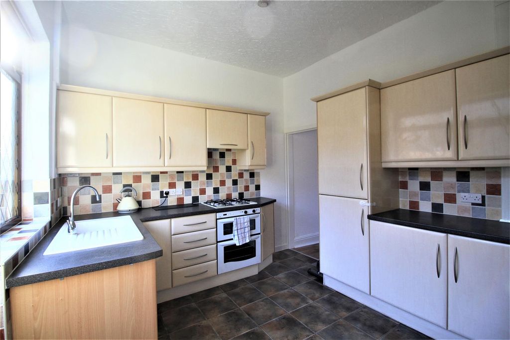 Property photo 3 of 10 Kitchen,.Jpg