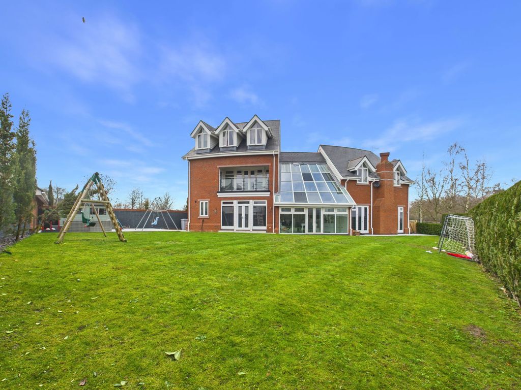 Property photo 2 of 35