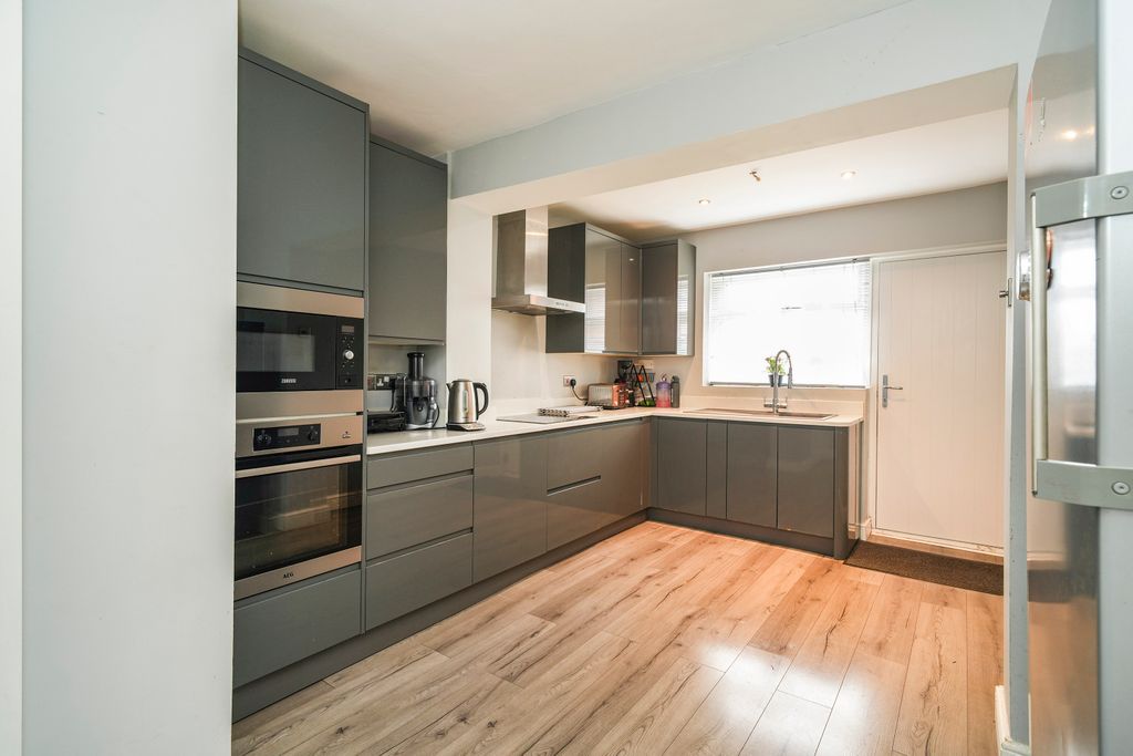 Additional image 14 of 5 bed detached house for saleGleneagles Avenue, Hopwood, Heywood OL10