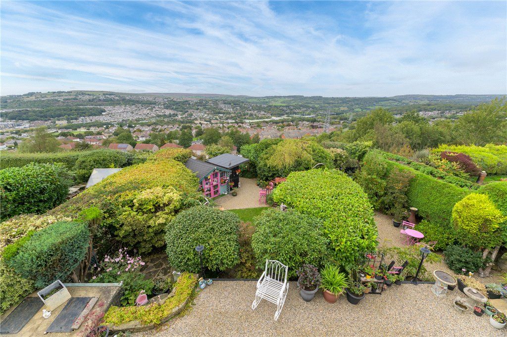 Property photo 2 of 39 Wrosecliffe Grove