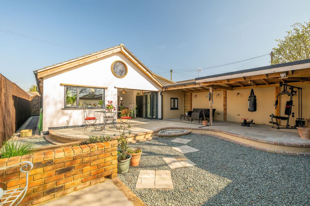 Property photo 3 of 34