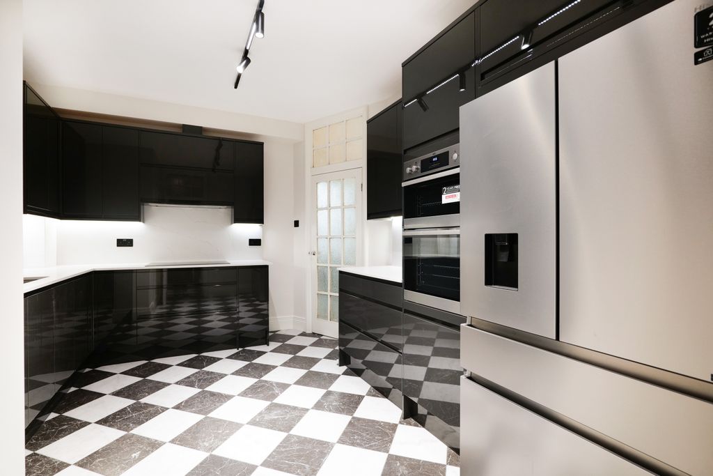 Property photo 2 of 11 Gallery