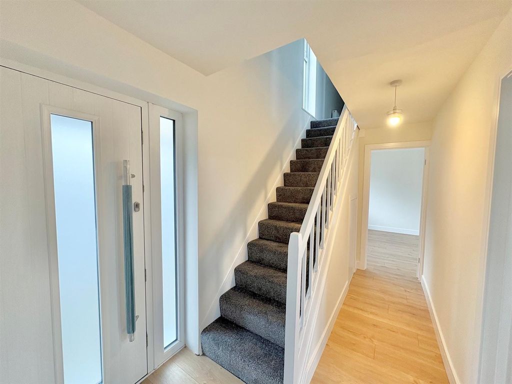 Property photo 2 of 13 Hall.Jpg