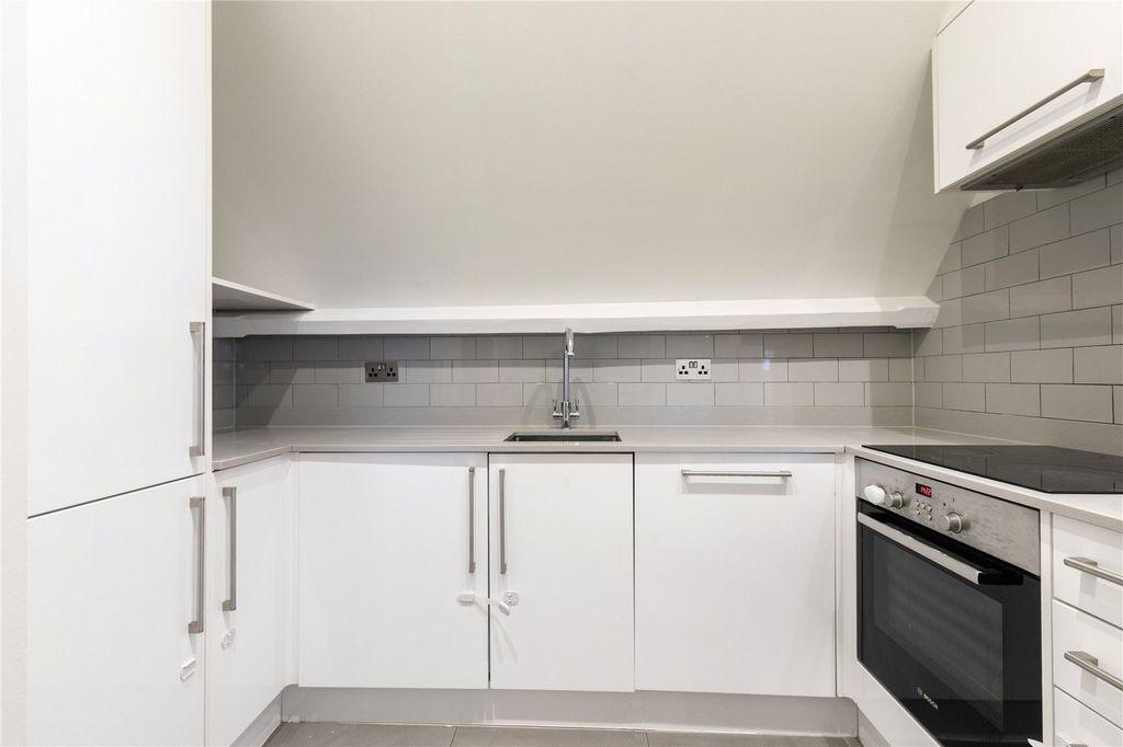 Property photo 2 of 19 Kitchen