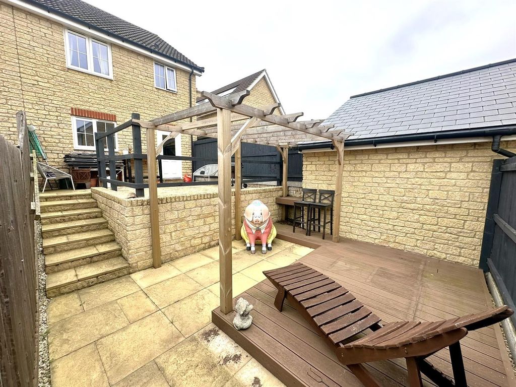 Property photo 2 of 26