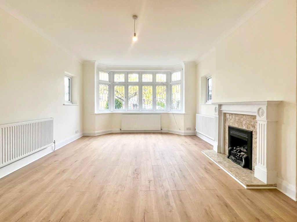 Property photo 2 of 16 4174952