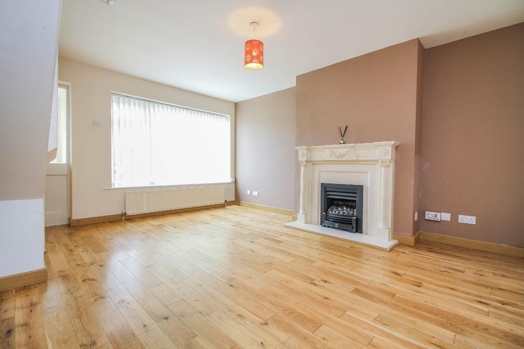 Property photo 2 of 10 Living Room