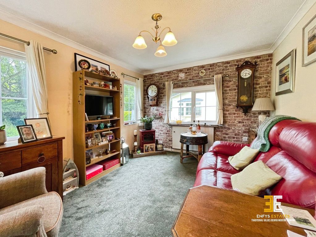 Property photo 2 of 27