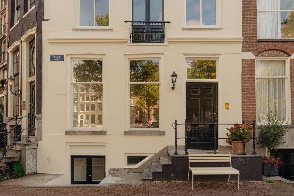 Property photo 2 of 62