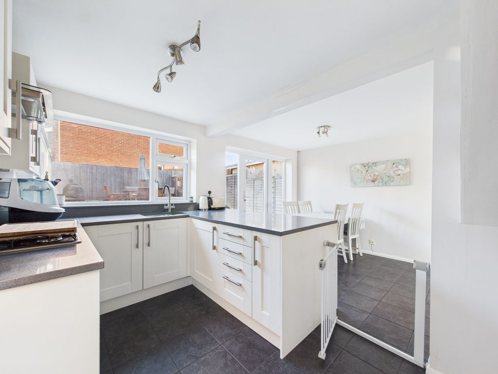 Property photo 3 of 14 Kitchen