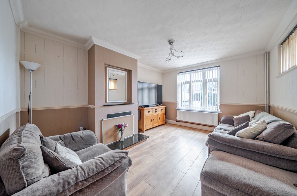 Property photo 2 of 10 1515621-27-1A0667...