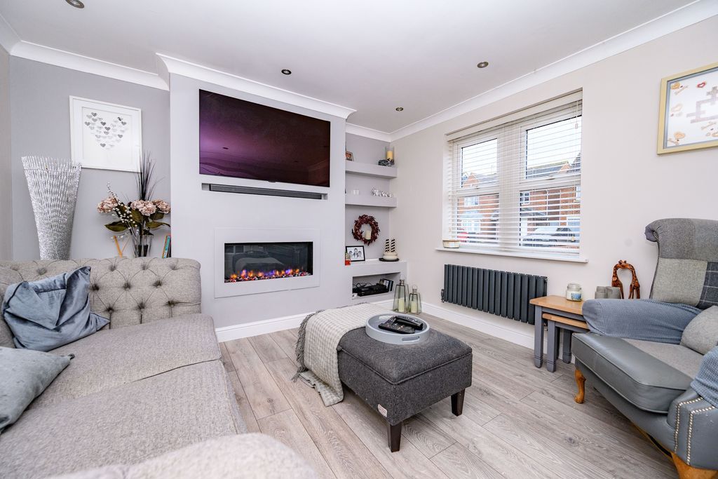 Property photo 3 of 27 Living Room