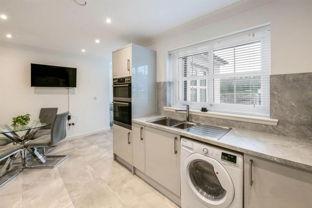 Property photo 3 of 30 Kitchen/Dining