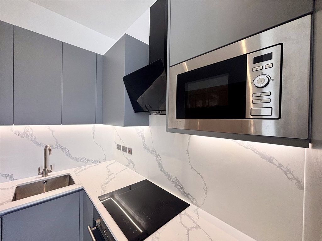 Property photo 2 of 27 Picture No. 13