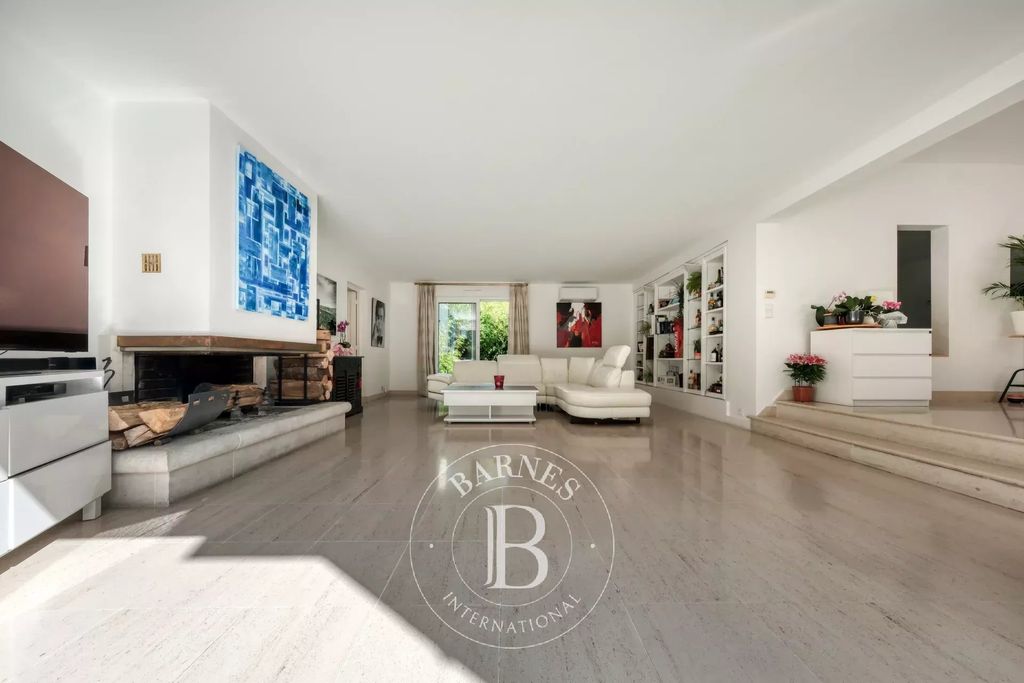 Property photo 3 of 31