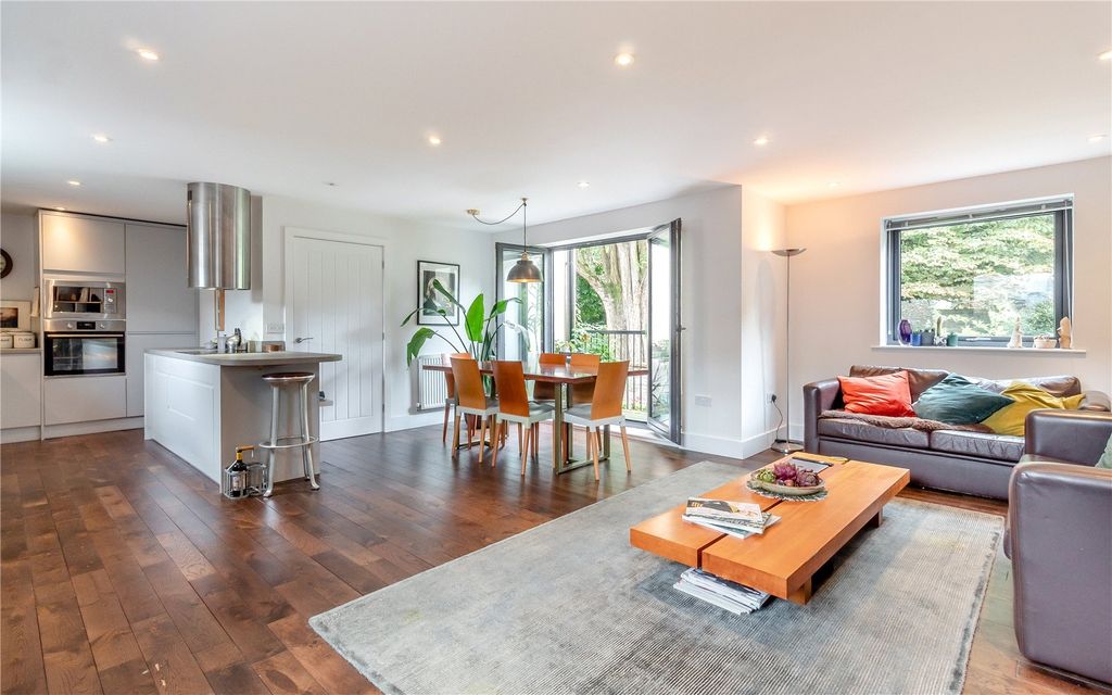Property photo 3 of 15 Open Plan Area