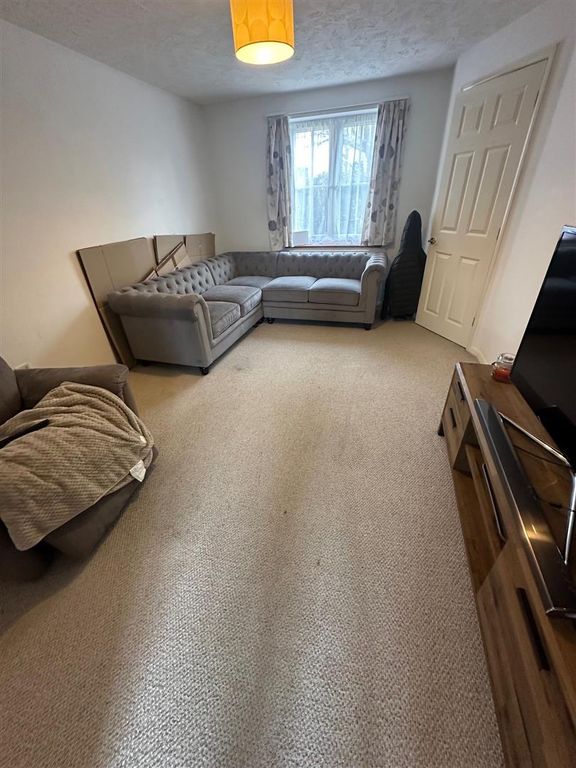 Property photo 2 of 10 Lounge.Jpg