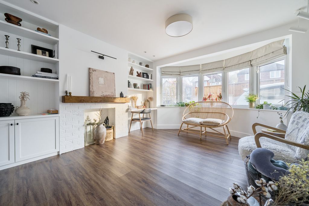 Property photo 2 of 20