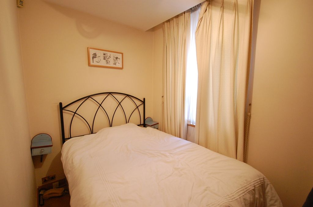 Property photo 3 of 6 Bedroom