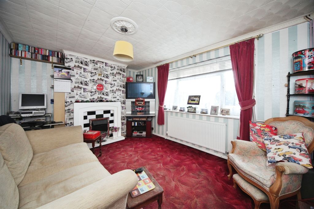 Property photo 2 of 11