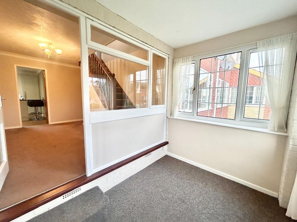 Property photo 3 of 25 Entrance Porch