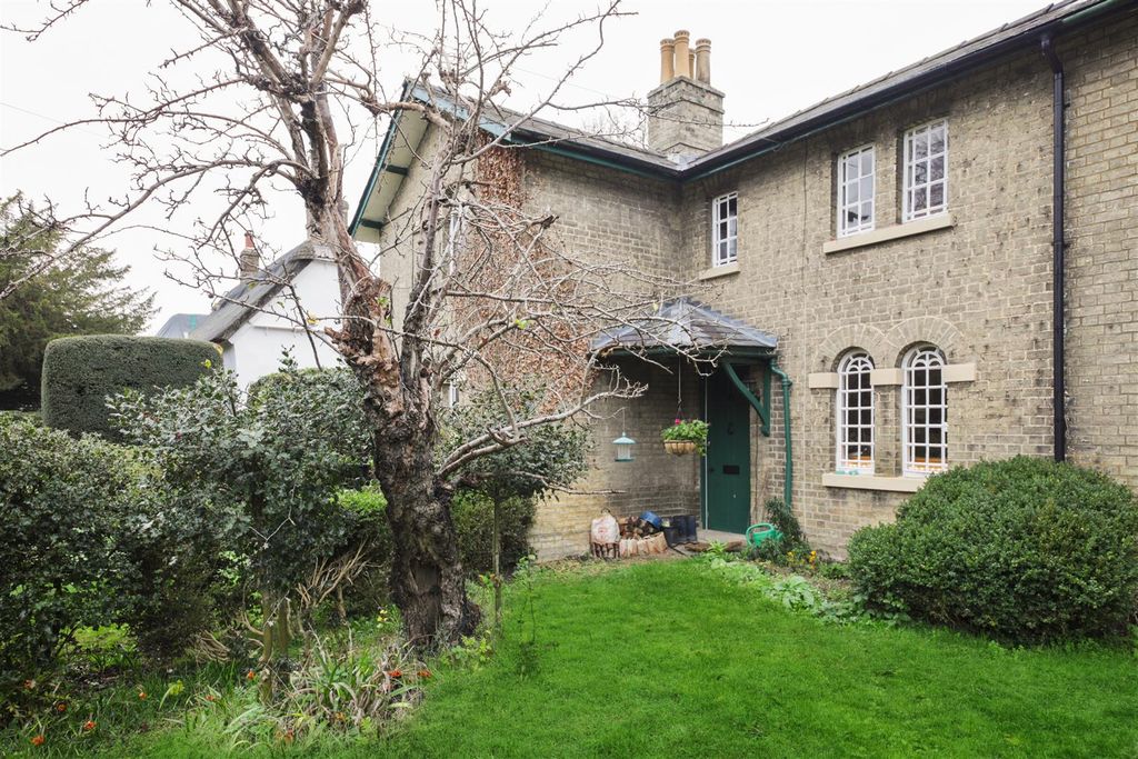 Property photo 1 of 9 Front