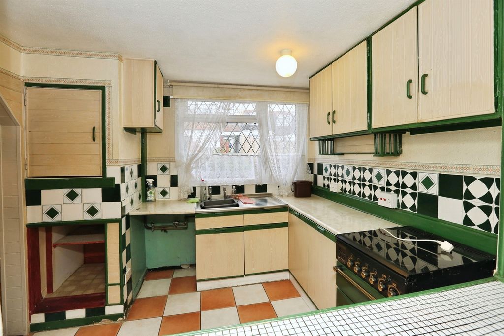 Property photo 2 of 23