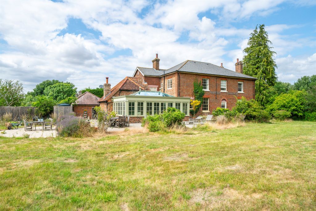 Property photo 1 of 31