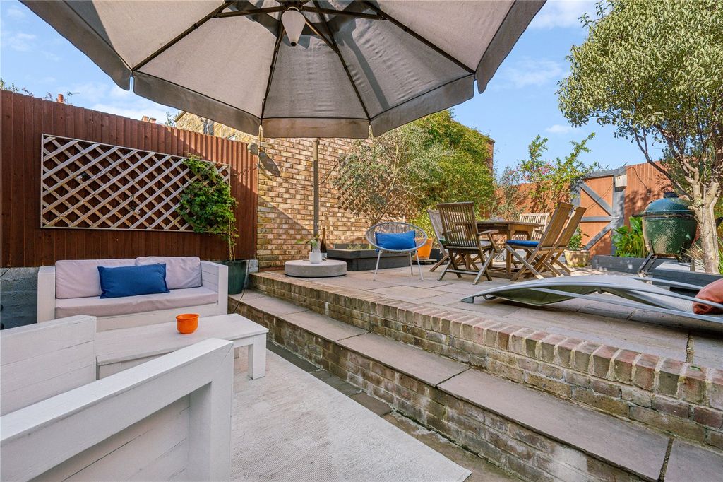 Property photo 2 of 8 Picture No. 12