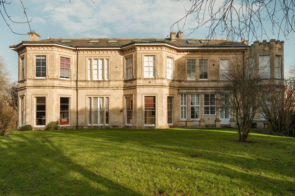 Property photo 2 of 20