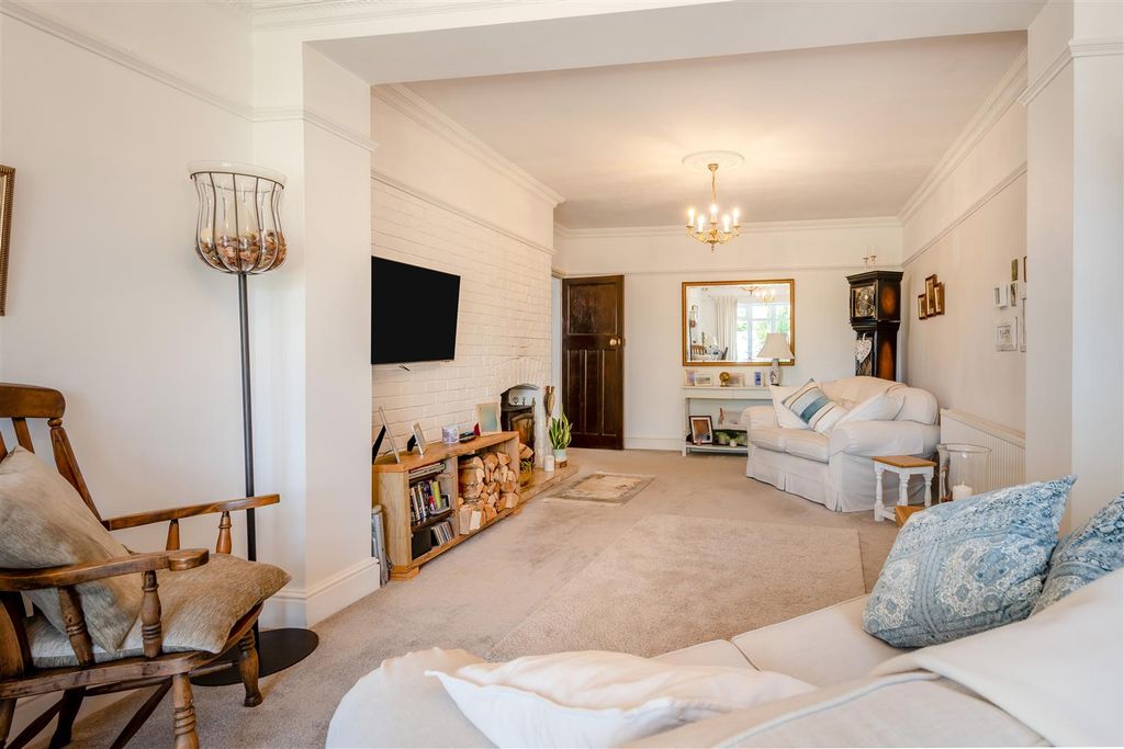 Property photo 3 of 16 8698866-Interior14.Jpg