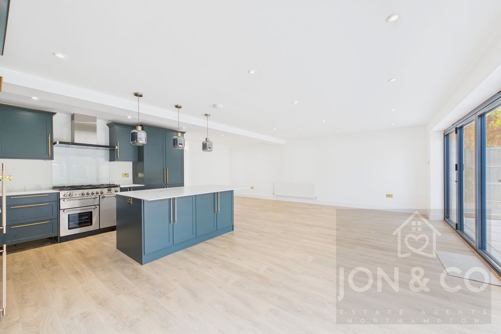 Property photo 3 of 31