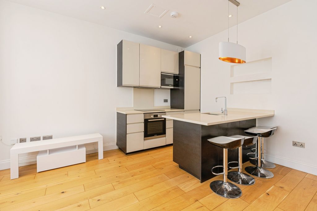 Property photo 2 of 9 Kitchen