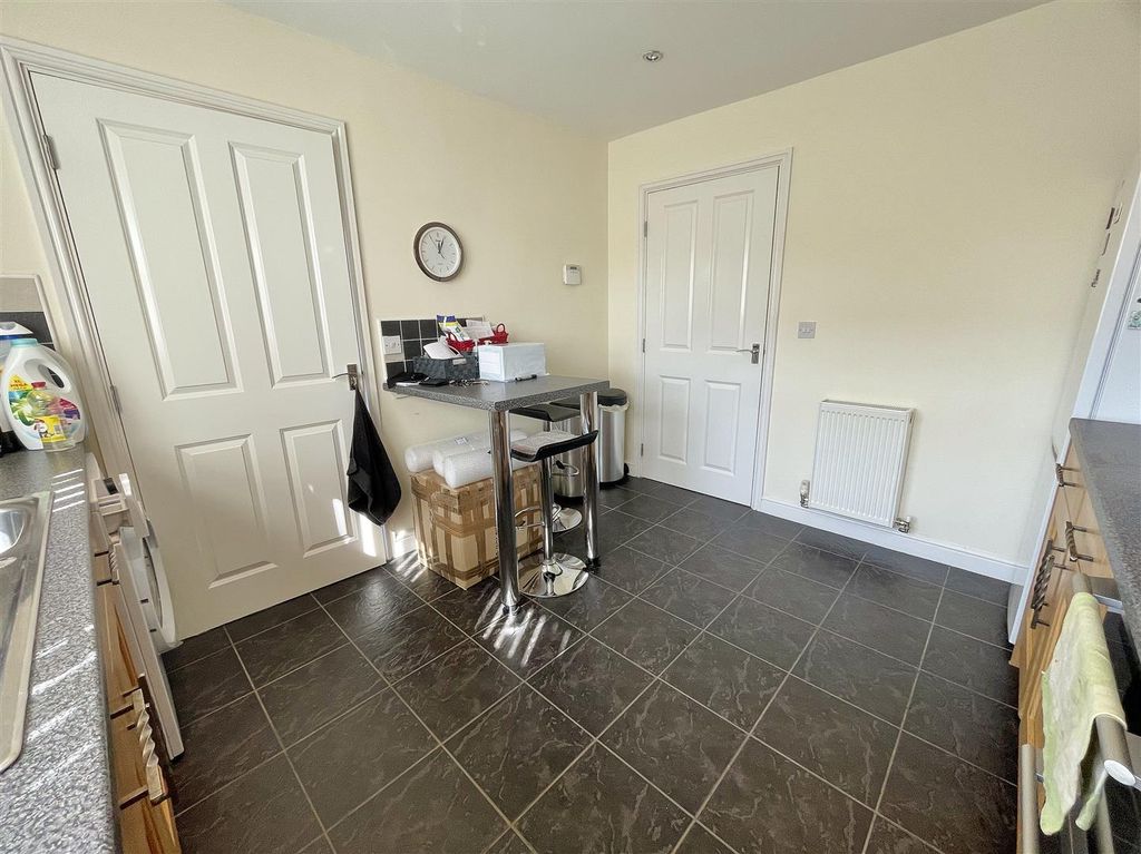 Property photo 3 of 14 Kitchen Diner