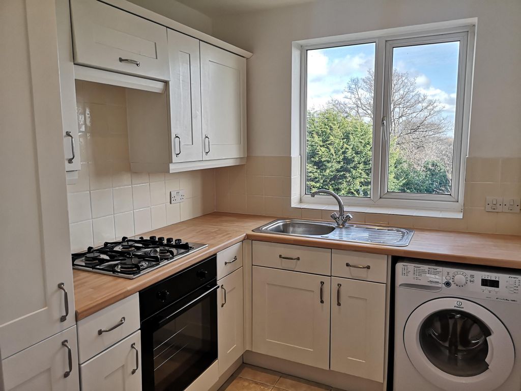 Property photo 2 of 8 Kitchen