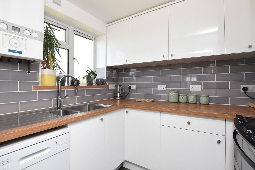 Property photo 2 of 14 Kitchen