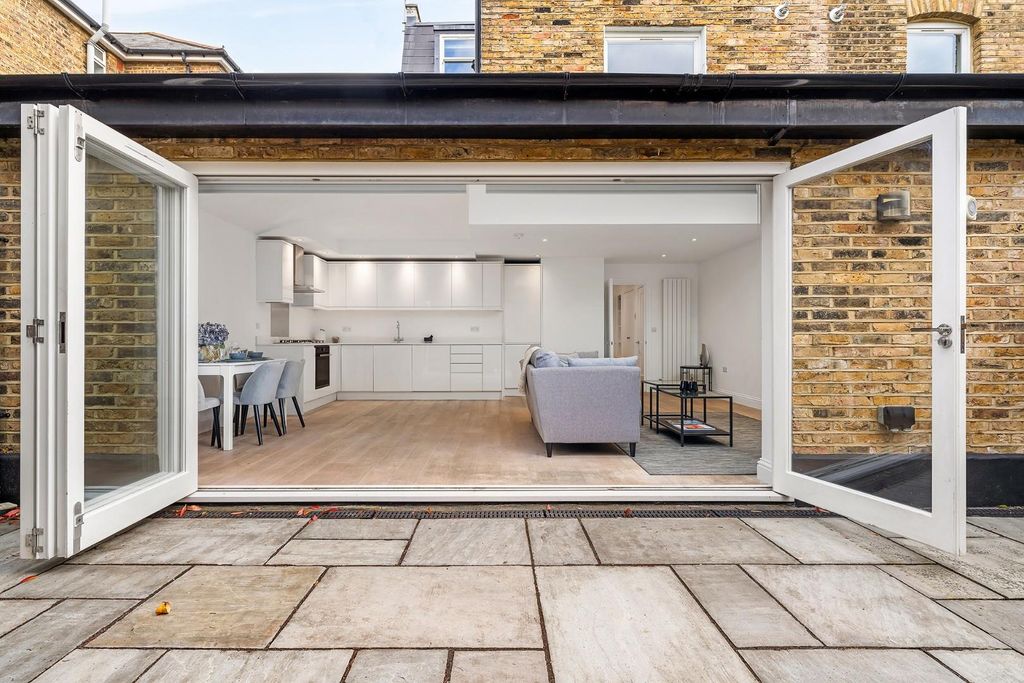 Property photo 2 of 17 Garden (2).Jpg