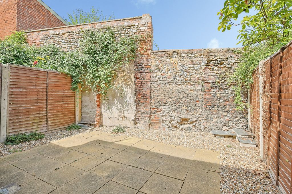 Property photo 2 of 16