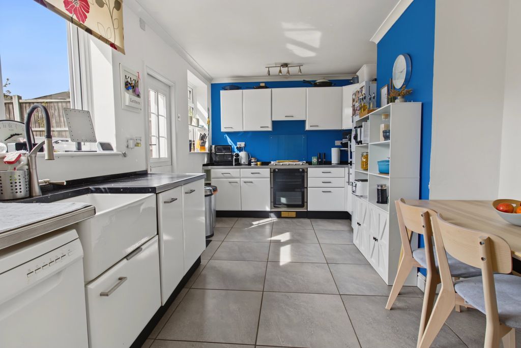 Property photo 3 of 25