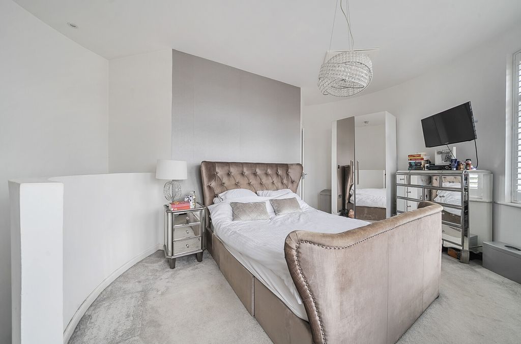 Property photo 3 of 12 1327208-5-688ce81...