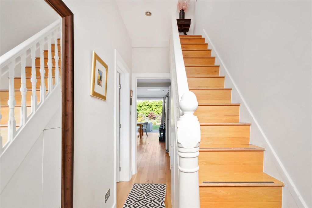 Property photo 3 of 12 Entrance