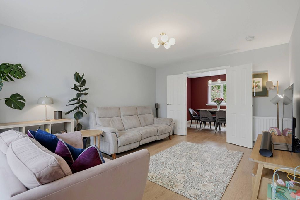 Property photo 2 of 31