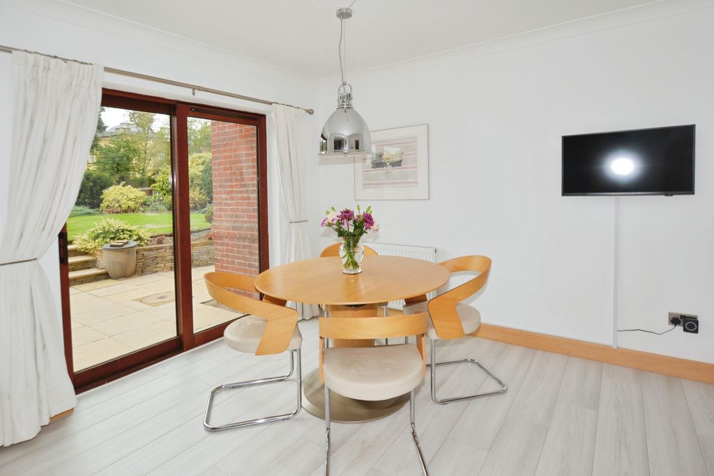 Property photo 3 of 18 Breakfast Room