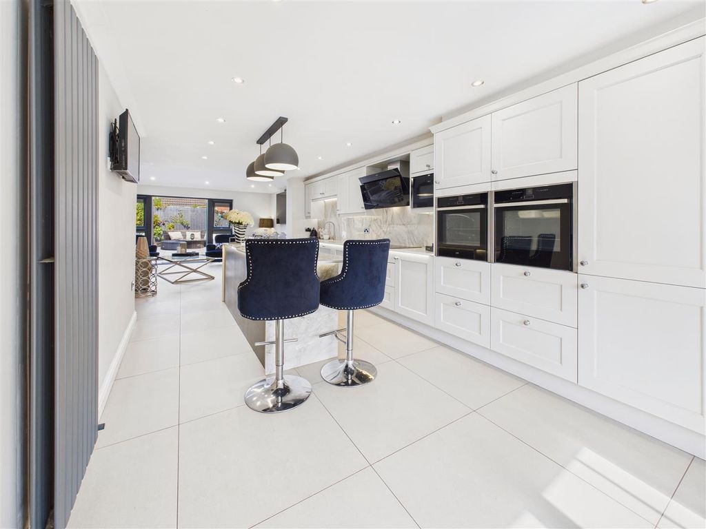 Property photo 3 of 22 Kitchen