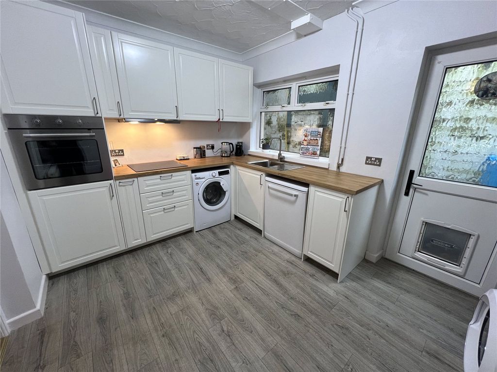 Property photo 2 of 12 Picture No. 10